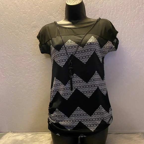 Free Kisses Black & White Pattern Short Sleeve Blouse with Accent Necklace - Picture 8 of 16